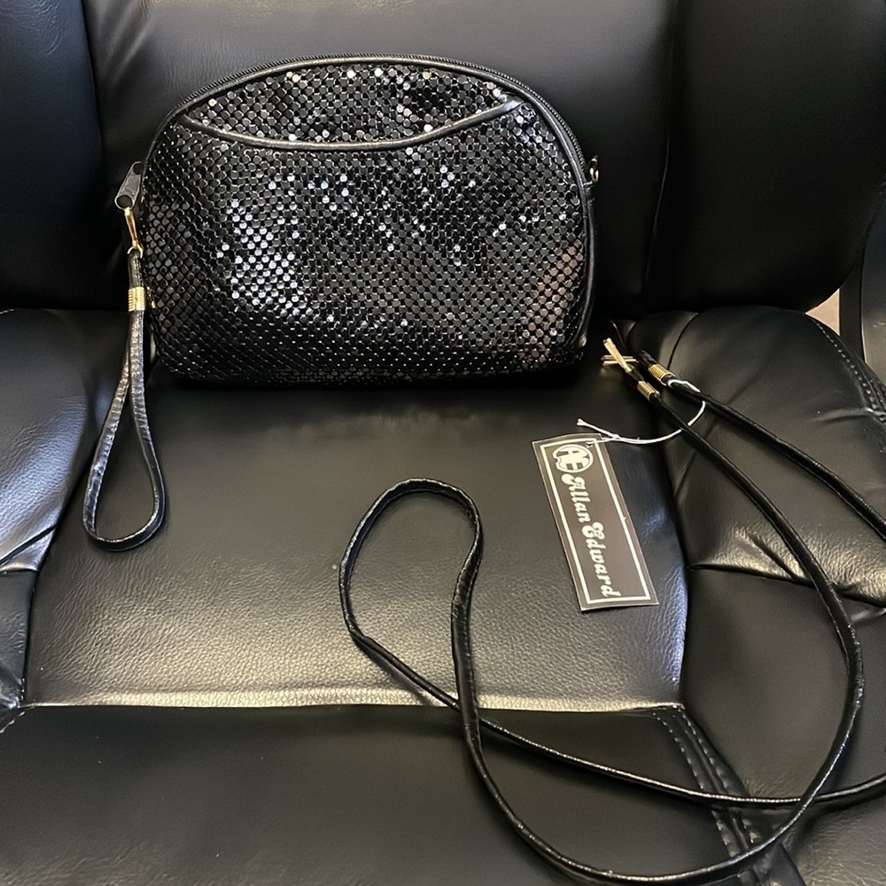 Black sequined evening bag with detachable crossbody strap!